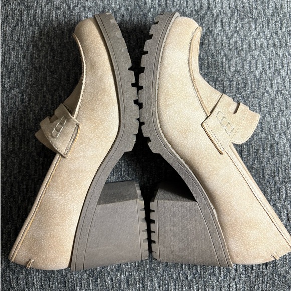 Chinese Laundry Liberty Natural Buck Smooth Chunky Heels Women’s Size 8 - Picture 8 of 13